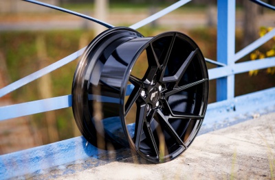 JR33 Glossy Black