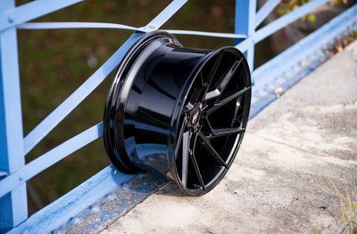 JR33 Glossy Black