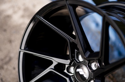 JR33 Glossy Black