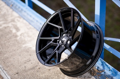 JR33 Glossy Black