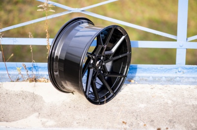 JR33 Glossy Black