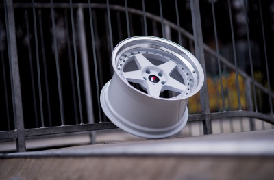JR6 White