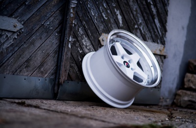 JR6 White