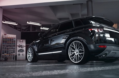 Land Rover Hyper Black