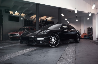 Porsche Gloss Black Machined Face