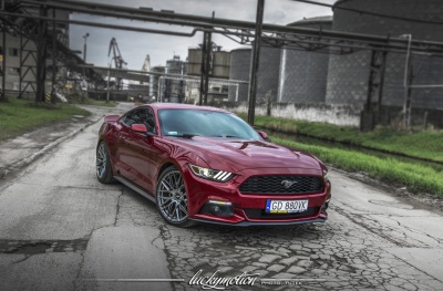 Ford Hyper Black