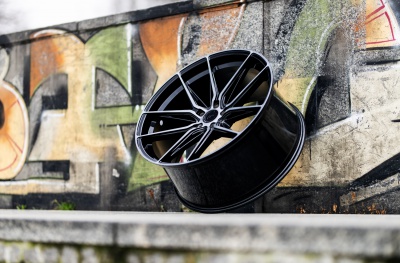 JR44 Gloss Black Machined Face