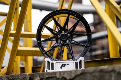 JR44 Glossy Black