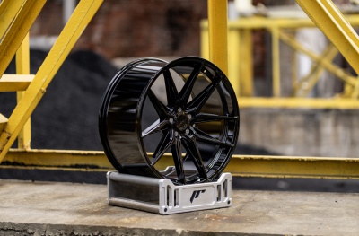 JR44 Glossy Black