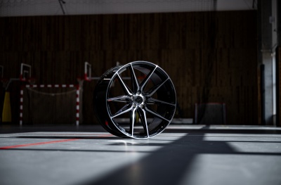 JR44 Gloss Black Machined Face