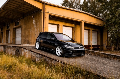 Volkswagen Golf / R / GTI