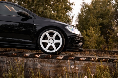 Volkswagen Golf / R / GTI