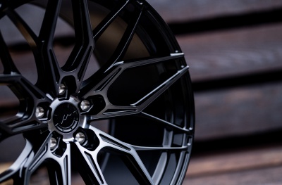 JR46 Gloss Black Machined Face