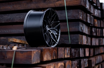 JR46 Gloss Black Machined Face