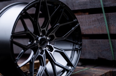JR46 Gloss Black Machined Face