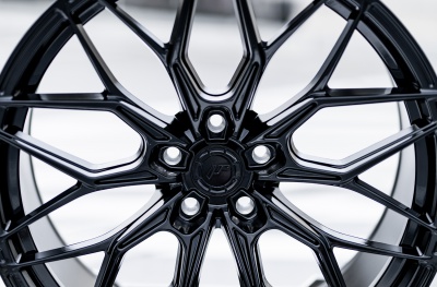 JR46 Glossy Black