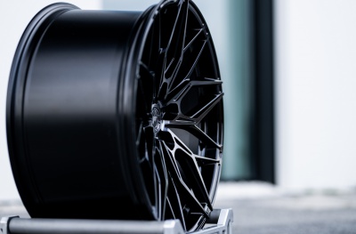 JR46 Gloss Black Machined Face
