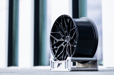 JR46 Gloss Black Machined Face