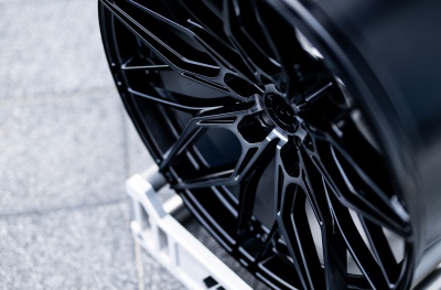 JR46 Gloss Black Machined Face