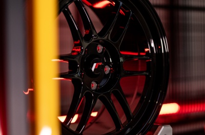 JR7 Glossy Black