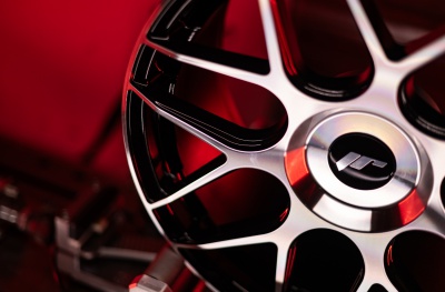 JR18 Gloss Black Machined Face