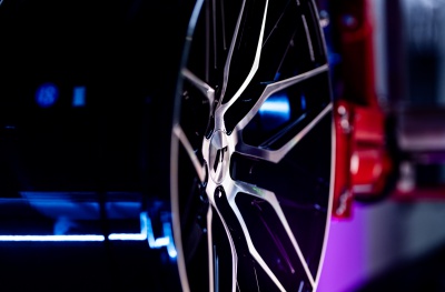 JR28 Gloss Black Machined Face